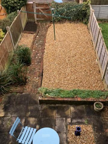 Kb99 Comfy 2 Bedroom House In Horsham, Pets Very Welcome With Easy Links To London And Gatwick Exterior photo